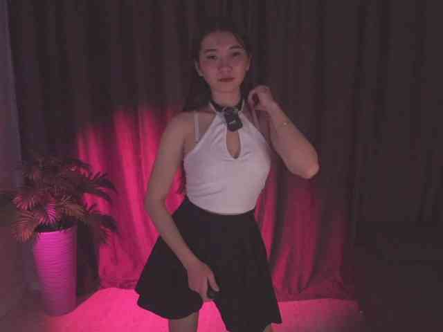 MentallyMonika webcam