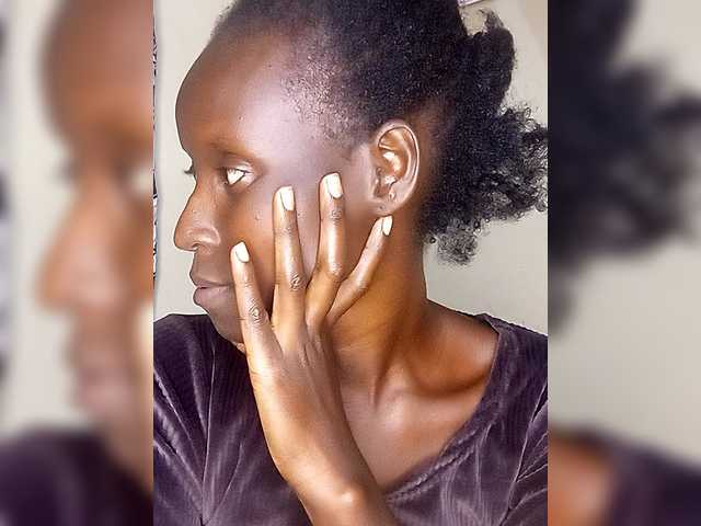 le modèle Choco251 est en webcam porno dans un show sur le site bongacams, il possède les tags suivants: Ebony,Brunette,Hairy