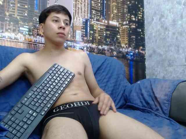 santiagoxxxcol Live Webcam on BongaCams