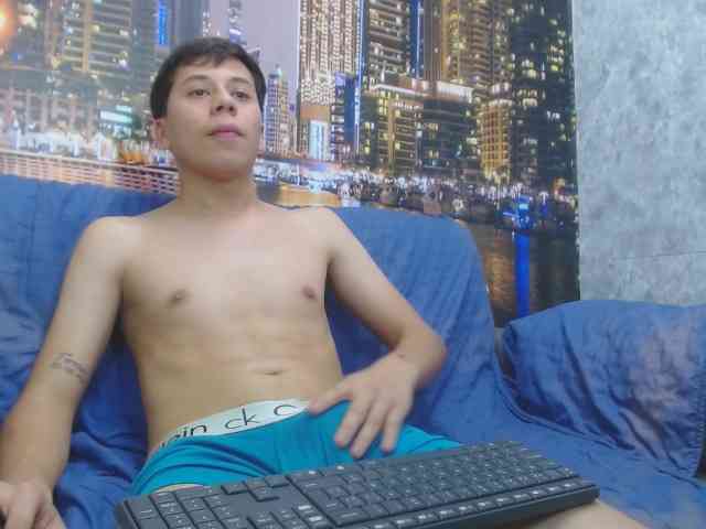santiagoxxxcol Live Webcam on BongaCams