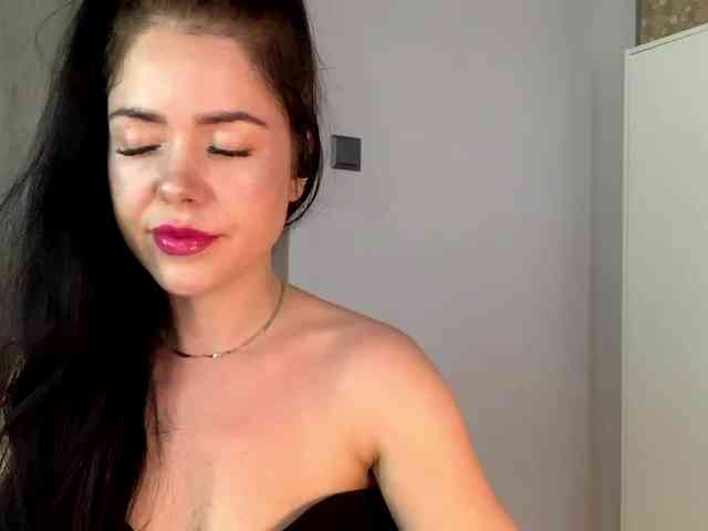 NicoleHotBody webcam