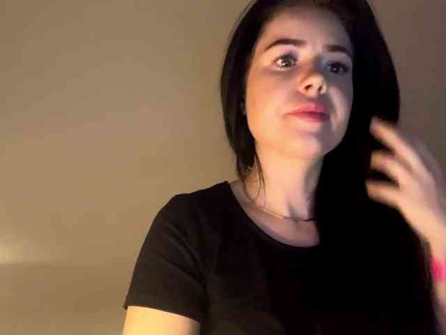 NicoleHotBody webcam