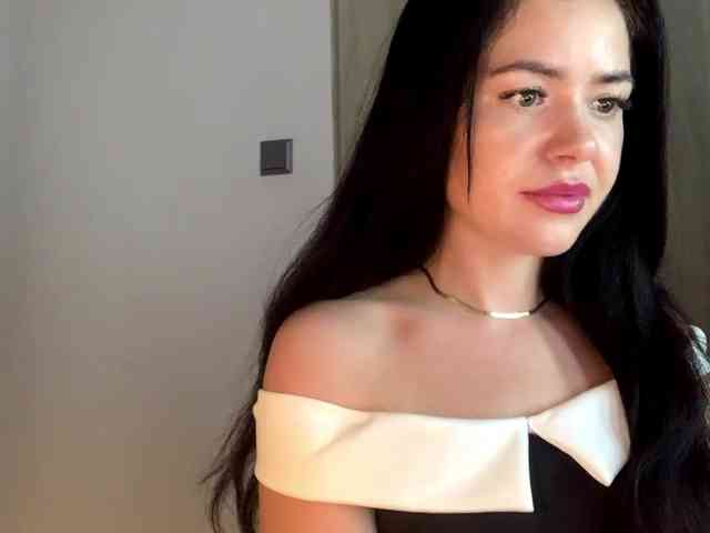 NicoleHotBody webcam