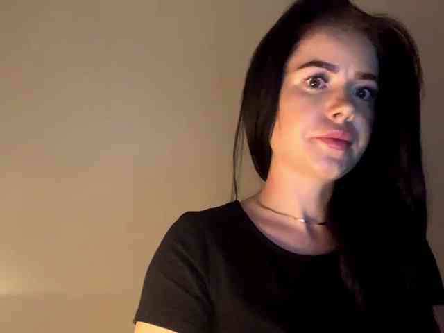 NicoleHotBody webcam