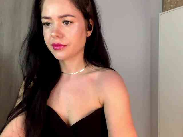 NicoleHotBody webcam