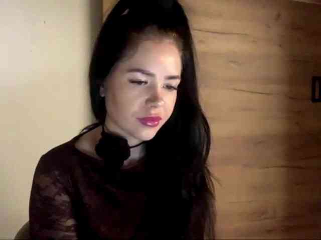 NicoleHotBody webcam