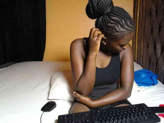 Oliviablue Live Webcam on BongaCams