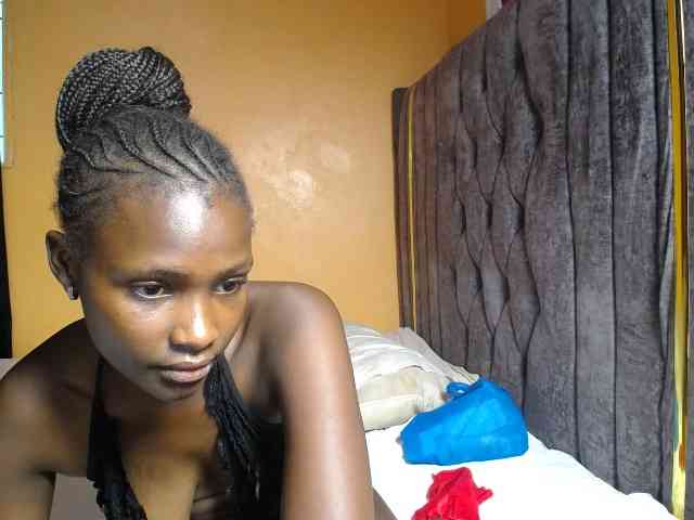 Oliviablue Live Webcam on BongaCams