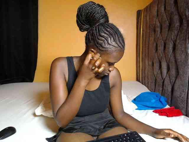 Oliviablue Live Webcam on BongaCams