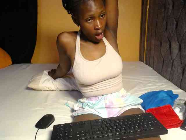 Oliviablue Live Webcam on BongaCams