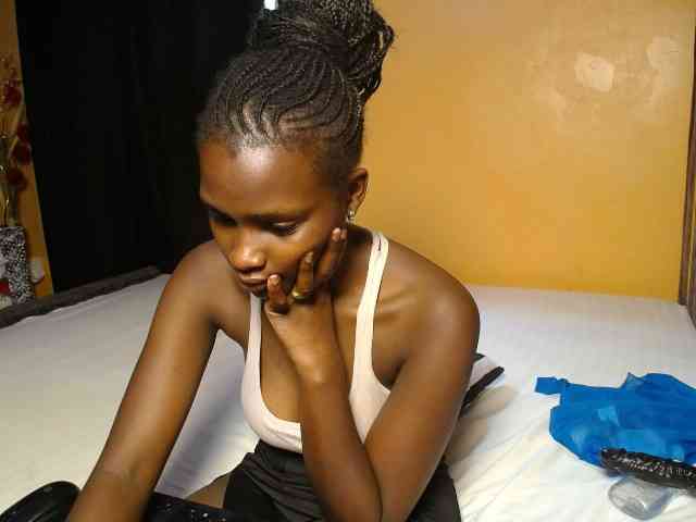 Oliviablue Live Webcam on BongaCams