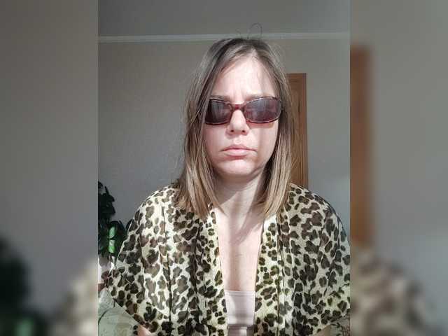 MadamEve's BongaCams show and profile