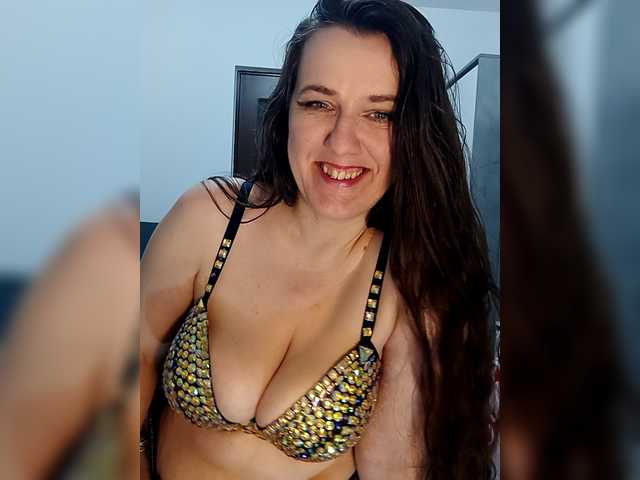 Sex chat gratuit in direct cu Angela100 pe BongaCams