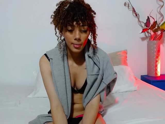 le modèle LioraVelvetC est en webcam porno dans un show sur le site bongacams, il possède les tags suivants: Latino/Hispanic,Redhead,Shaved