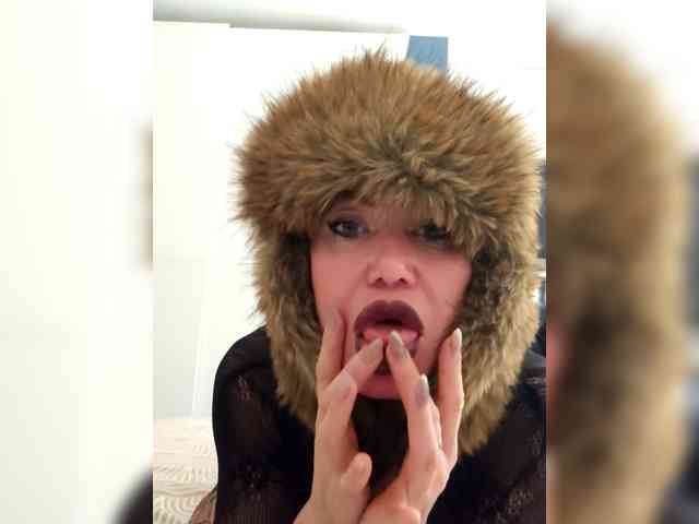 Aida111 Live Webcam on BongaCams