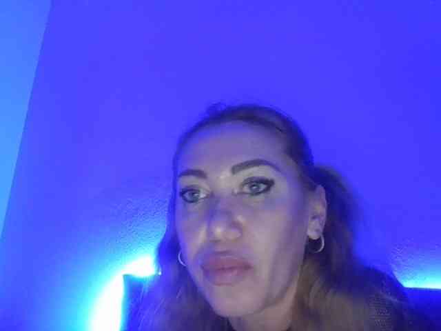 Aida111 Live Webcam on BongaCams