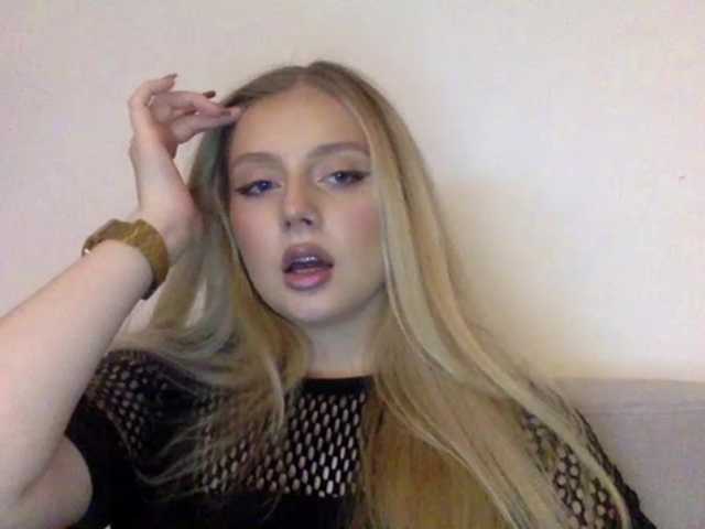 MayaDesire's BongaCams show and profile