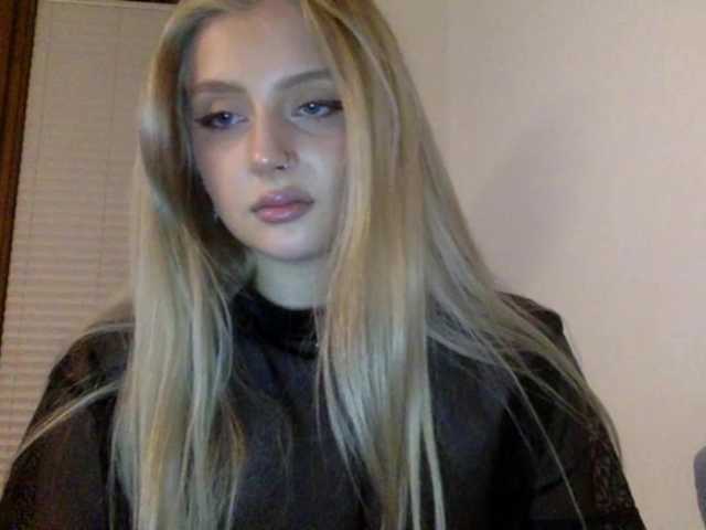 MayaDesire's BongaCams show and profile