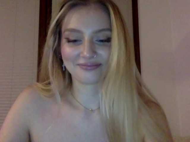 MayaDesire's BongaCams show and profile