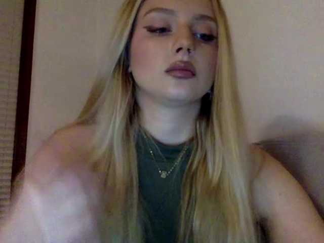 MayaDesire's BongaCams show and profile