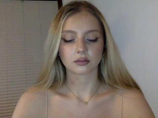 MayaDesire's BongaCams show and profile