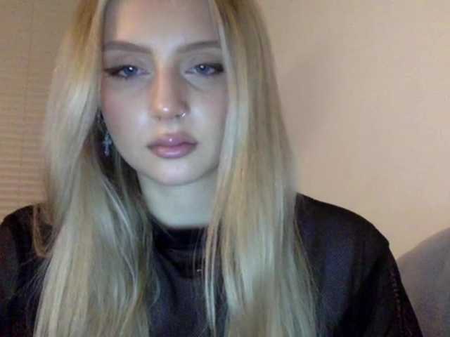 MayaDesire's BongaCams show and profile