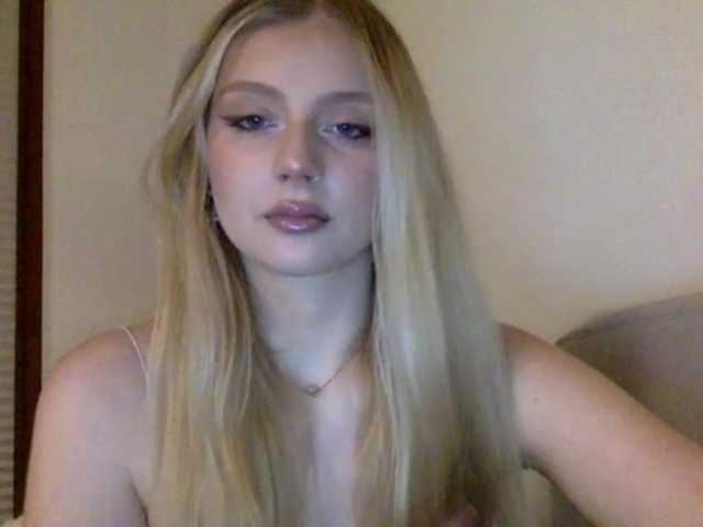 MayaDesire's BongaCams show and profile