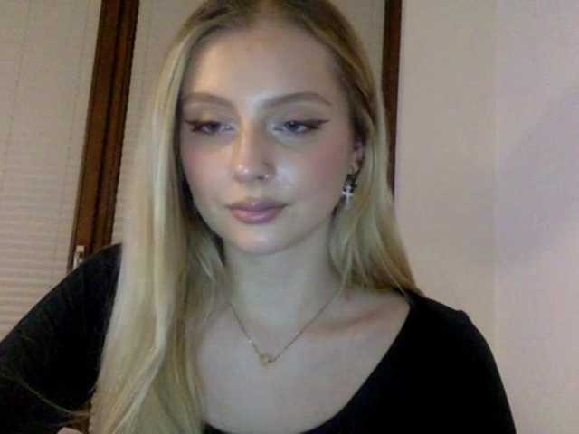 MayaDesire's BongaCams show and profile