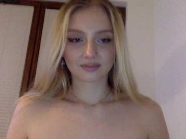 MayaDesire's BongaCams show and profile