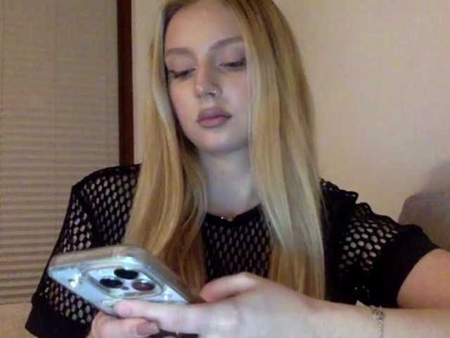 MayaDesire's BongaCams show and profile