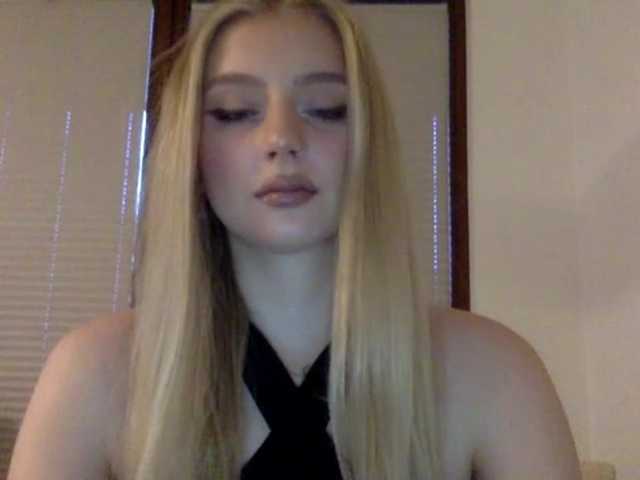 MayaDesire's BongaCams show and profile