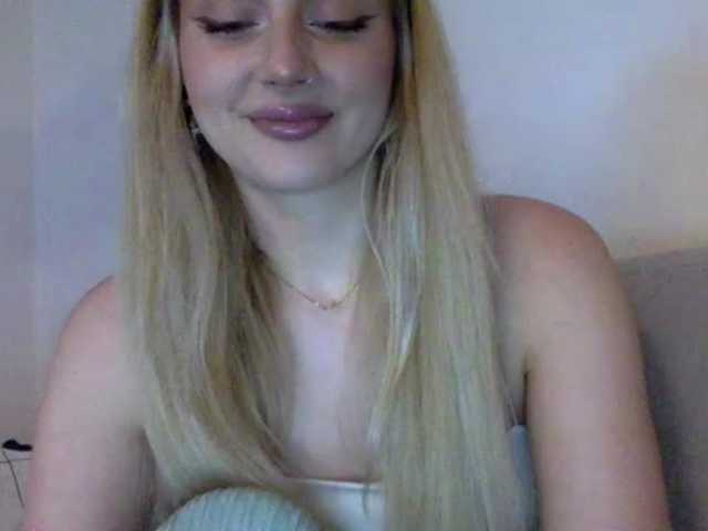 MayaDesire's BongaCams show and profile