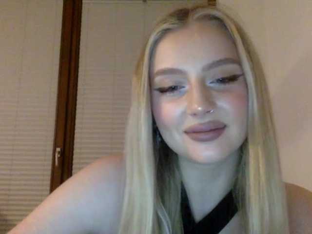 MayaDesire's BongaCams show and profile