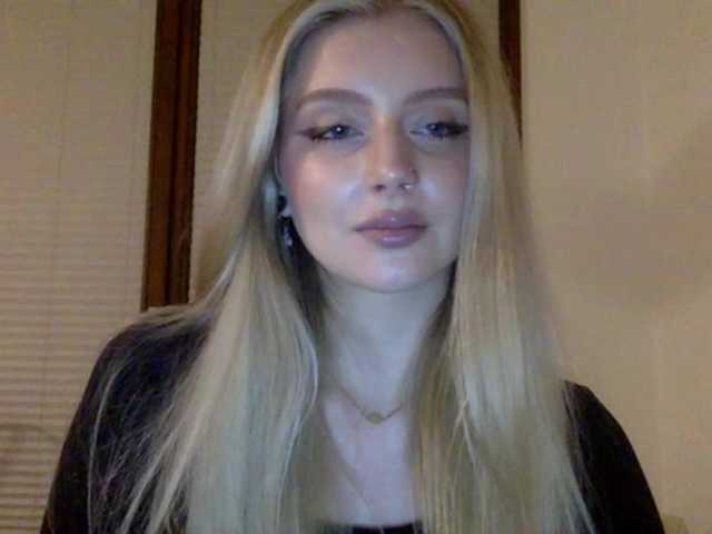 MayaDesire's BongaCams show and profile