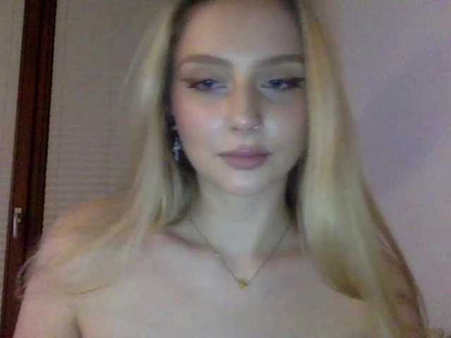 MayaDesire's BongaCams show and profile