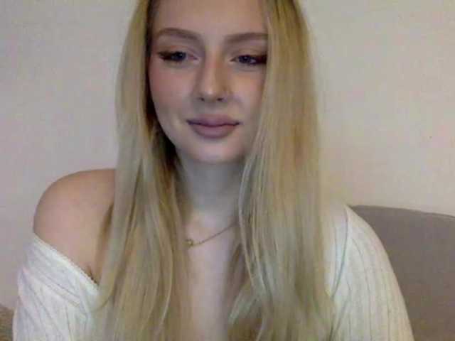 MayaDesire's BongaCams show and profile