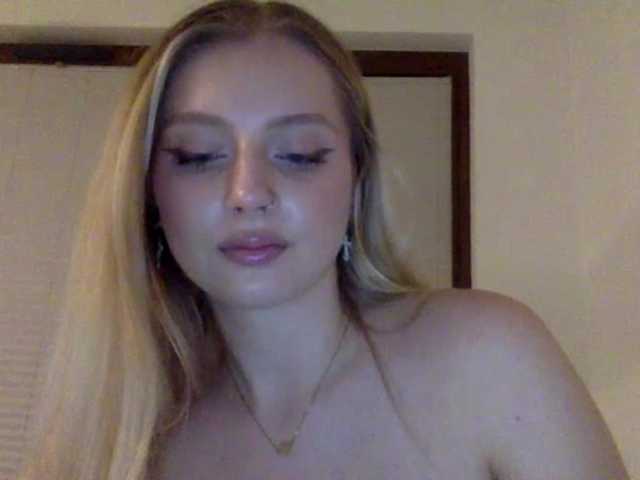 MayaDesire's BongaCams show and profile