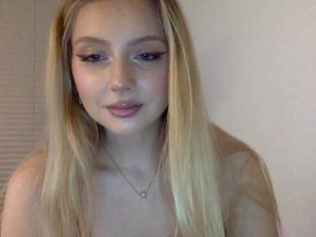 MayaDesire's BongaCams show and profile