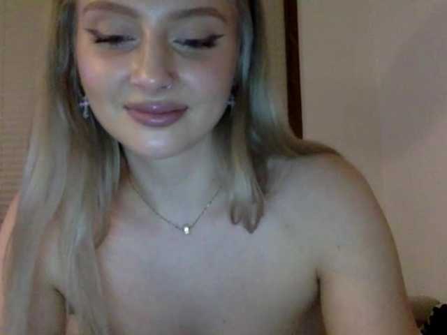 MayaDesire's BongaCams show and profile