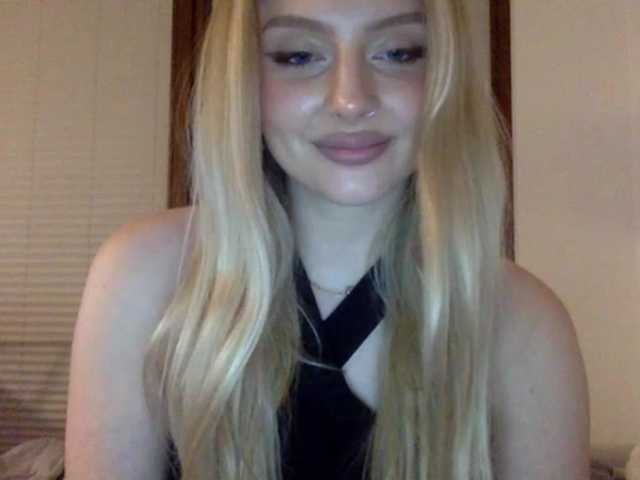 MayaDesire's BongaCams show and profile