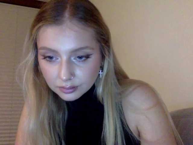 MayaDesire's BongaCams show and profile