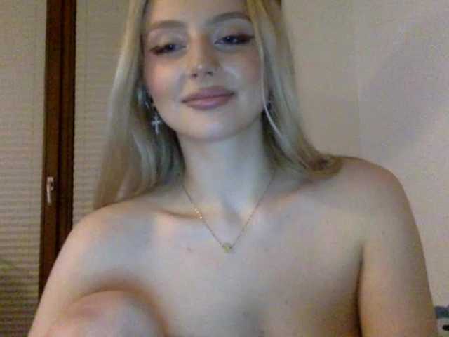 MayaDesire's BongaCams show and profile