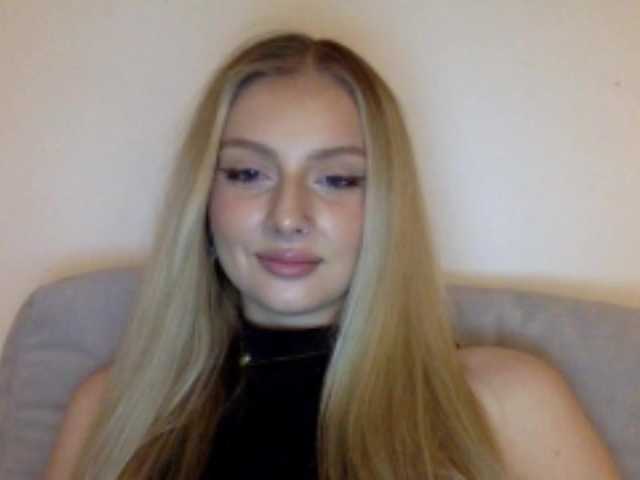 MayaDesire's BongaCams show and profile