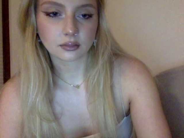 MayaDesire's BongaCams show and profile