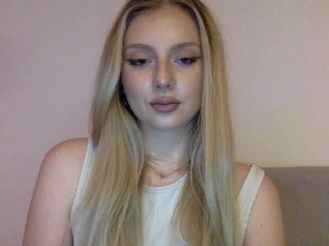 MayaDesire's BongaCams show and profile