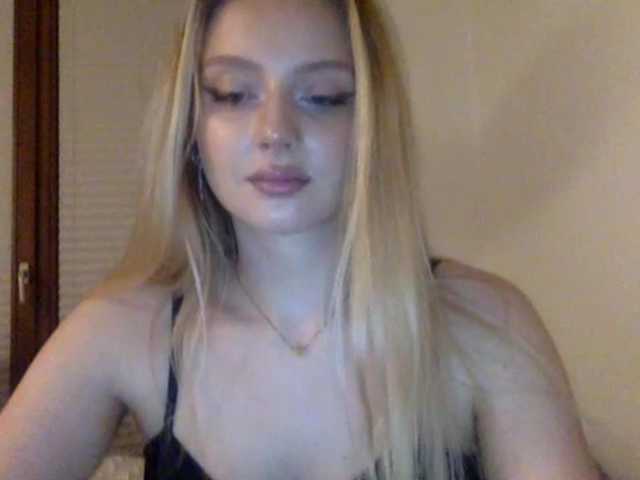 MayaDesire's BongaCams show and profile