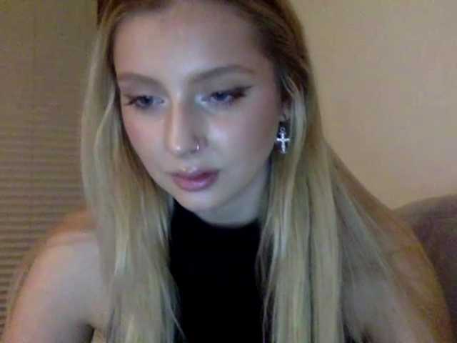 MayaDesire's BongaCams show and profile