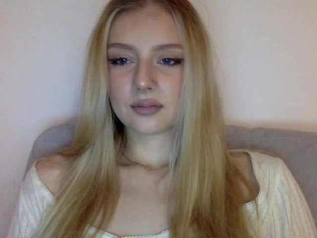 MayaDesire's BongaCams show and profile