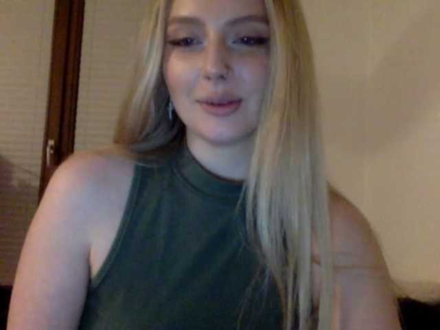 MayaDesire's BongaCams show and profile