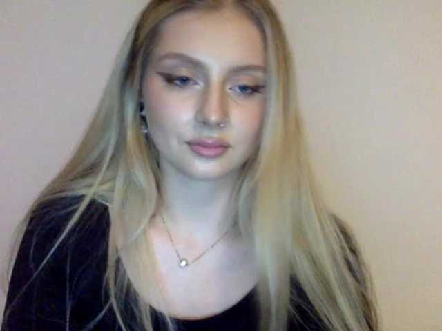 MayaDesire's BongaCams show and profile